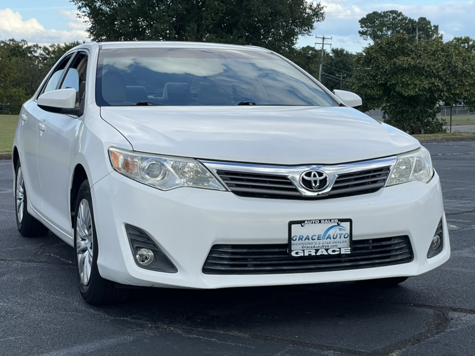 2012 Toyota Camry LE 14