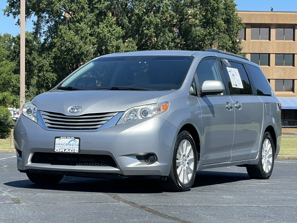 2015 Toyota Sienna LE 1