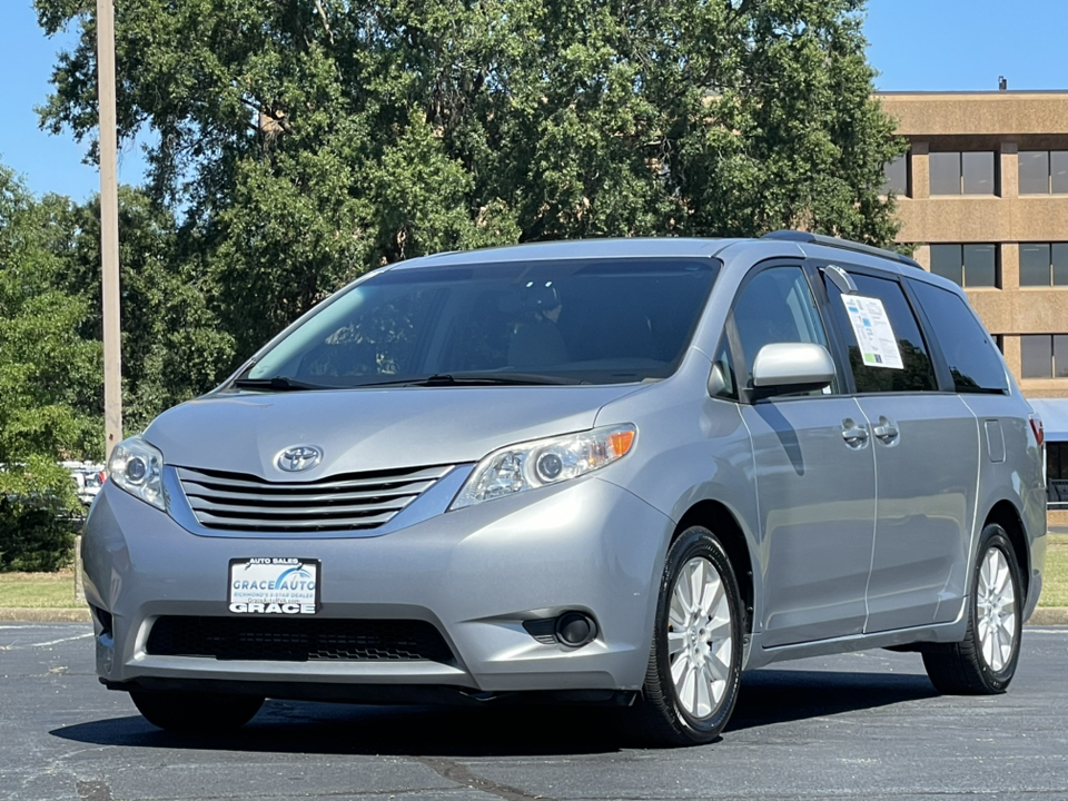 2015 Toyota Sienna LE 3