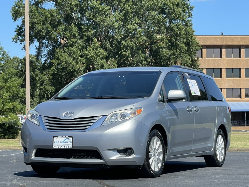 2015 Toyota Sienna LE 4