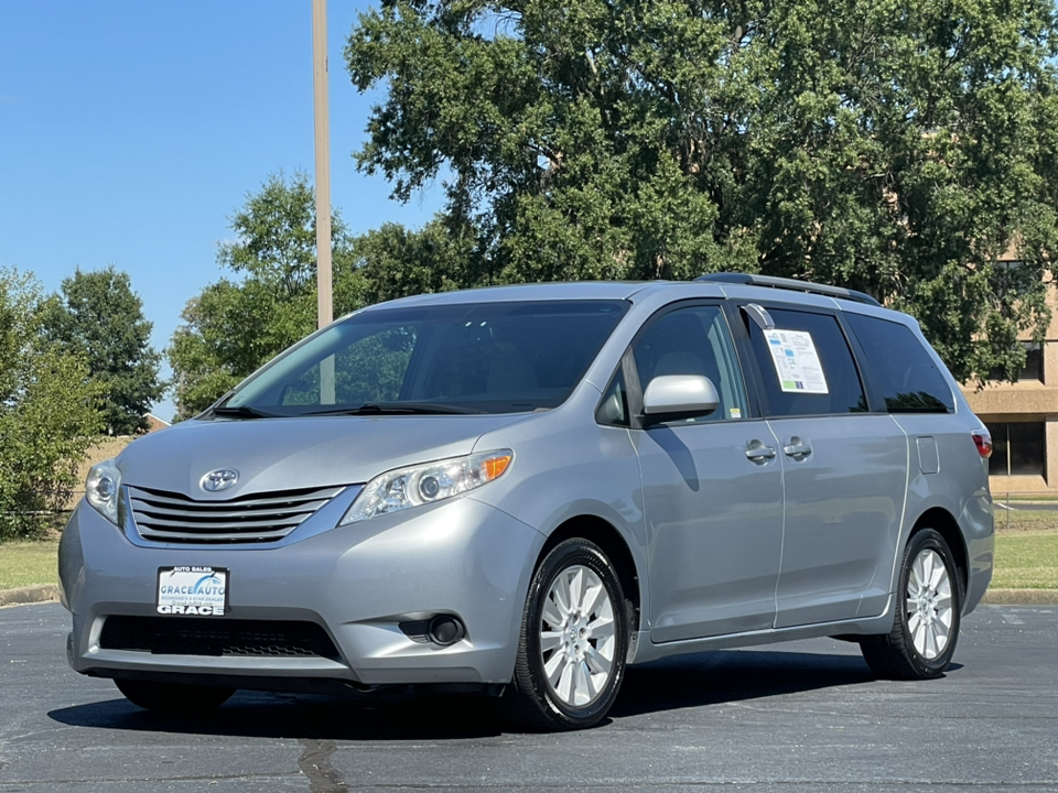 2015 Toyota Sienna LE 8