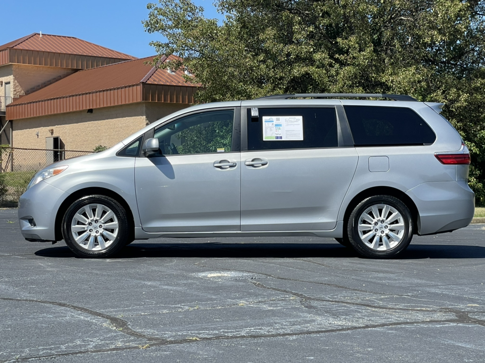 2015 Toyota Sienna LE 9