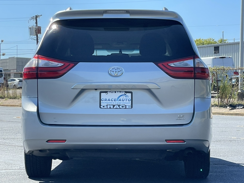 2015 Toyota Sienna LE 11