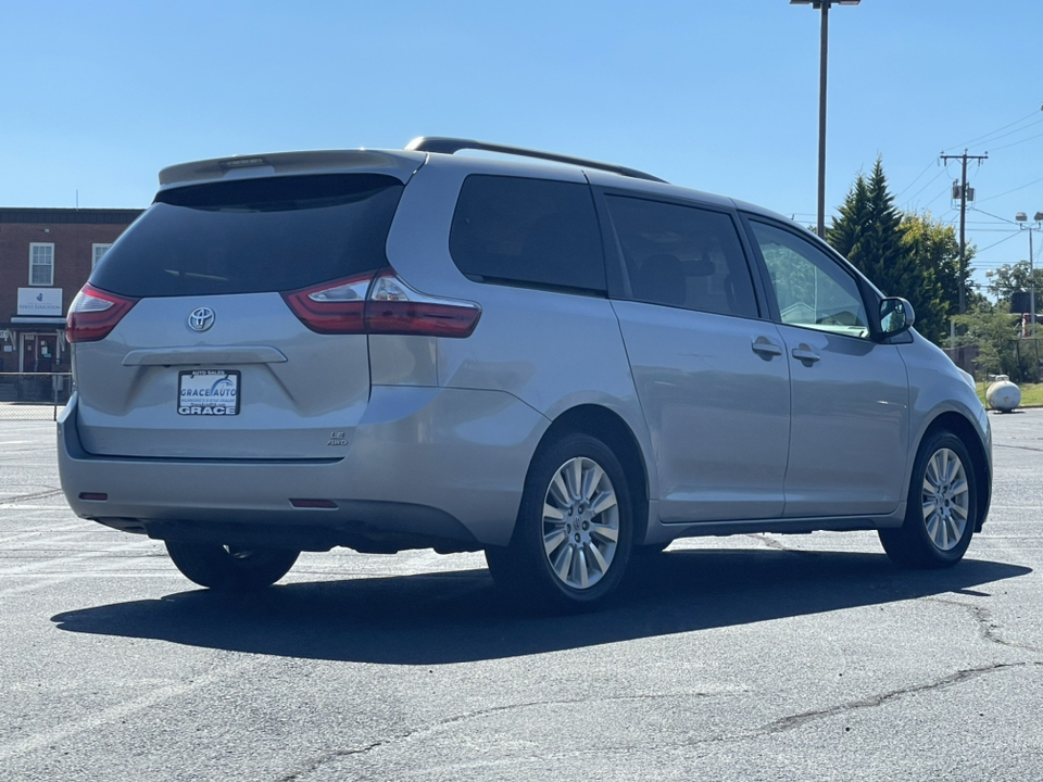 2015 Toyota Sienna LE 13