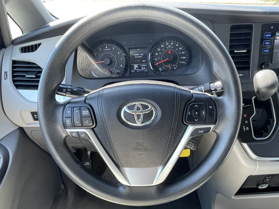 2015 Toyota Sienna LE 20