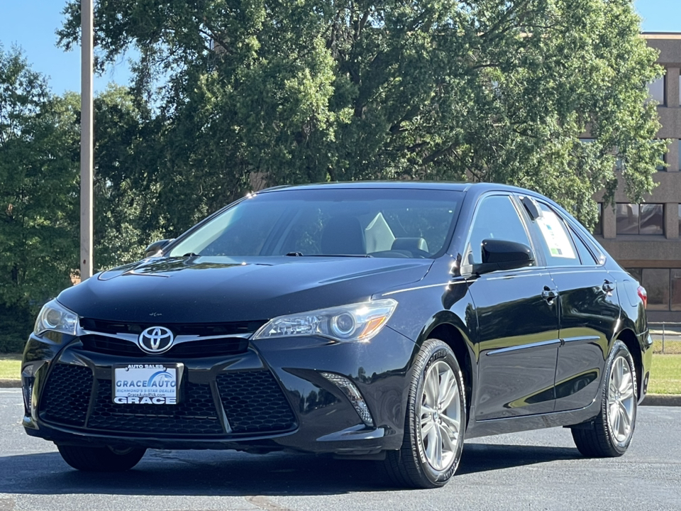 2017 Toyota Camry XLE 3