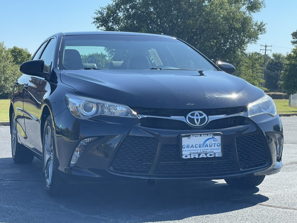 2017 Toyota Camry XLE 16