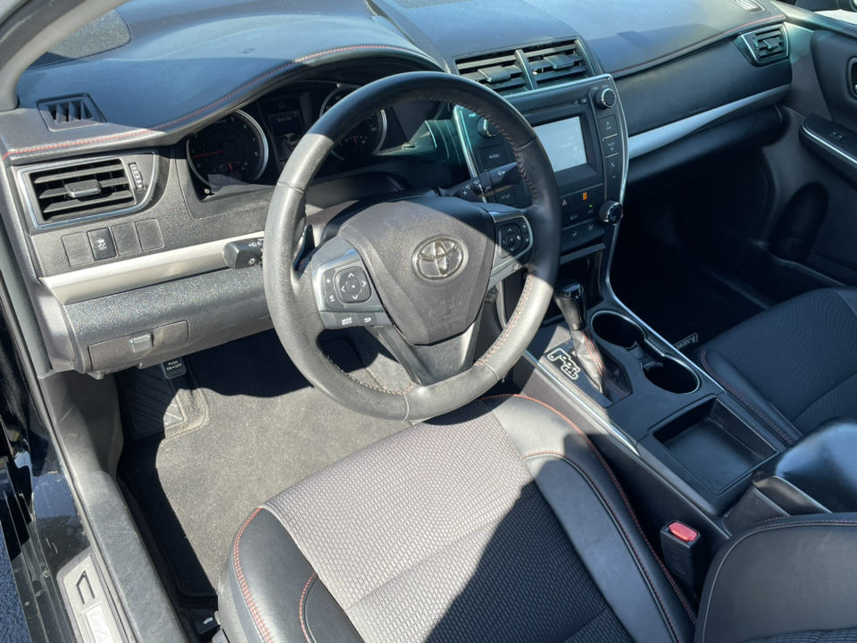 2017 Toyota Camry XLE 19