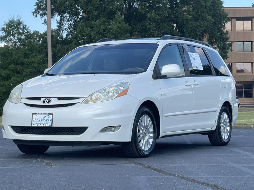 2010 Toyota Sienna XLE 1