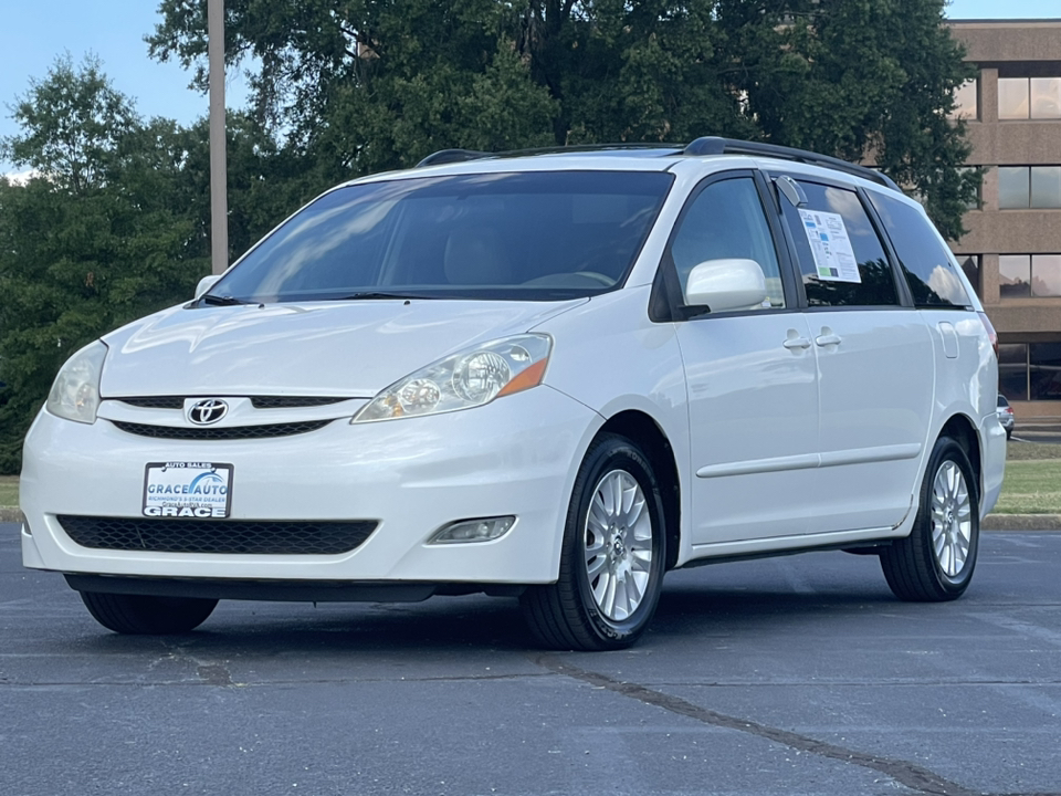 2010 Toyota Sienna XLE 2