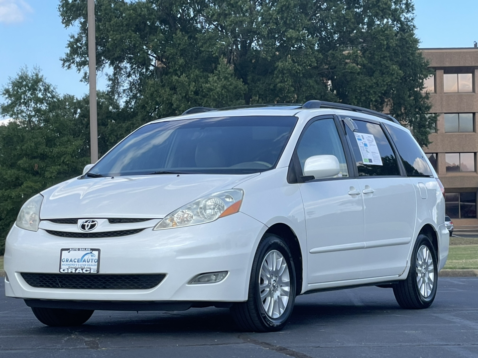 2010 Toyota Sienna XLE 3