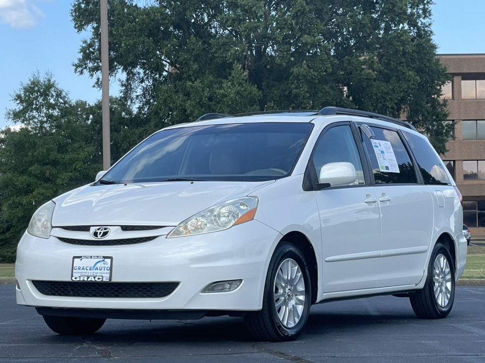 2010 Toyota Sienna XLE 4