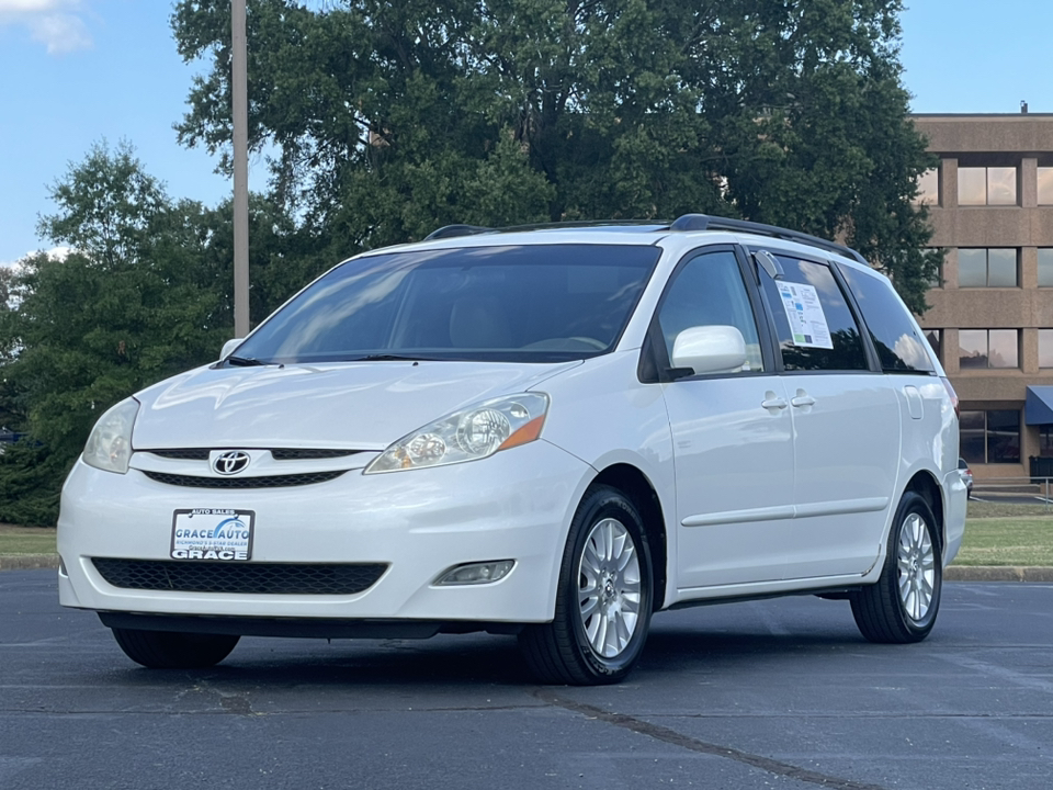 2010 Toyota Sienna XLE 8