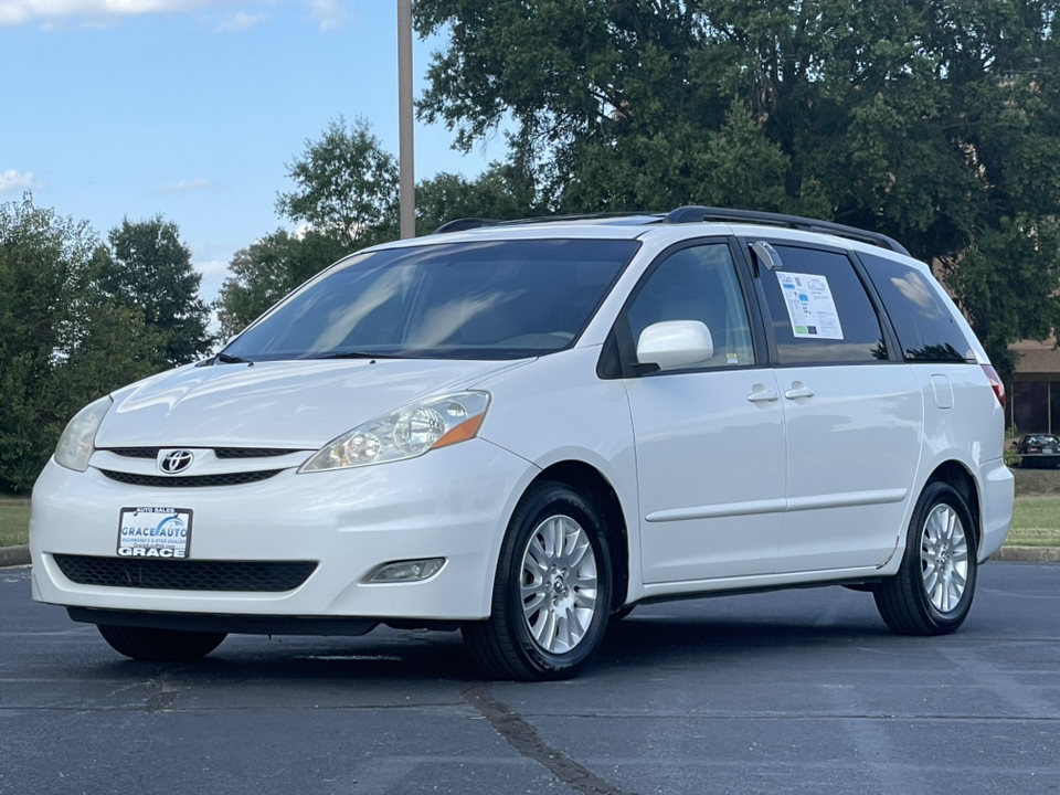 2010 Toyota Sienna XLE 9