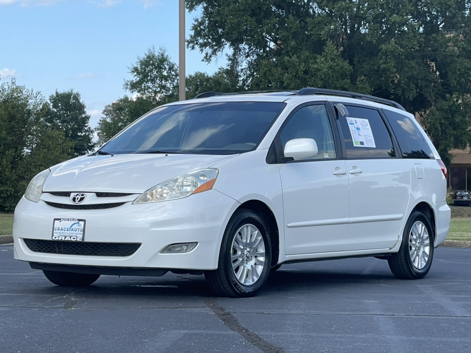 2010 Toyota Sienna XLE 10