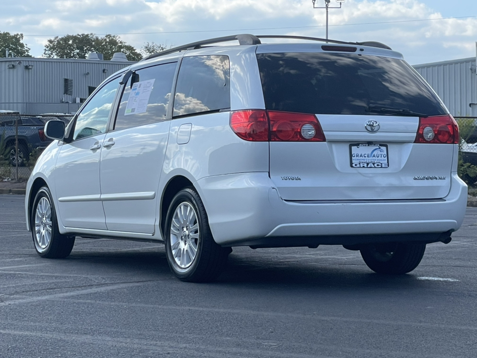 2010 Toyota Sienna XLE 14