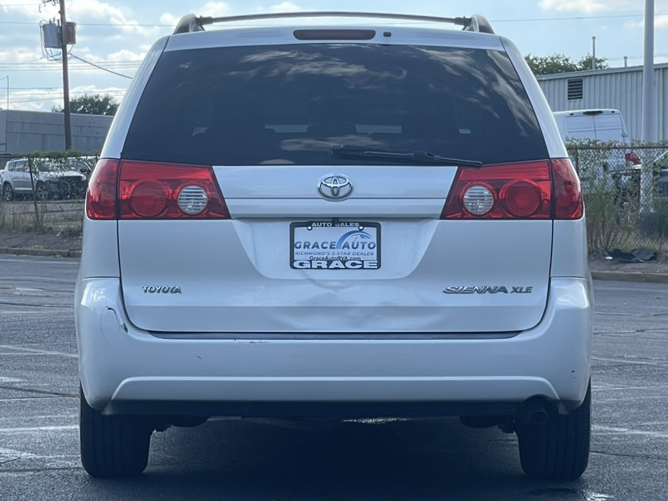 2010 Toyota Sienna XLE 15