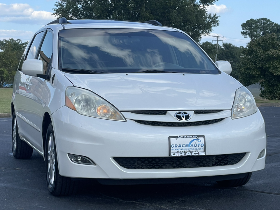 2010 Toyota Sienna XLE 18