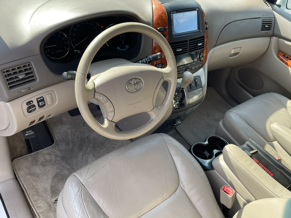 2010 Toyota Sienna XLE 20