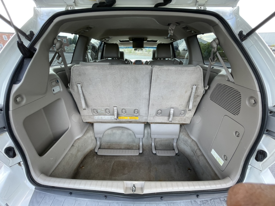 2010 Toyota Sienna XLE 34