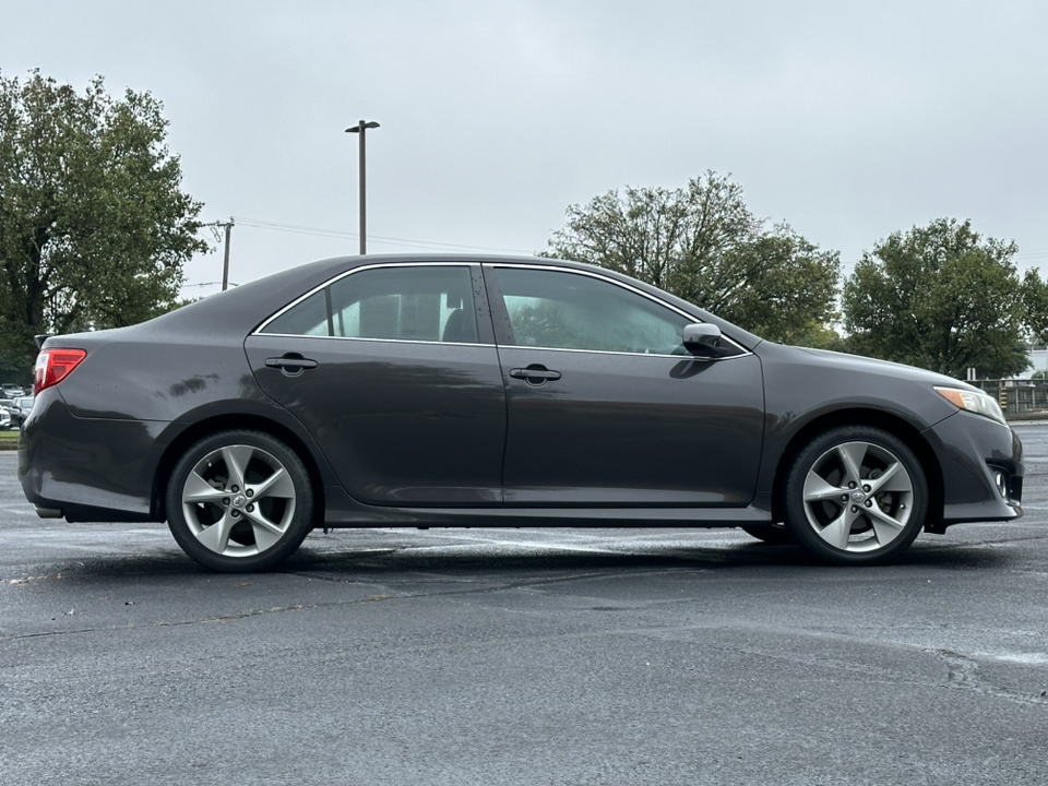 2012 Toyota Camry SE 11