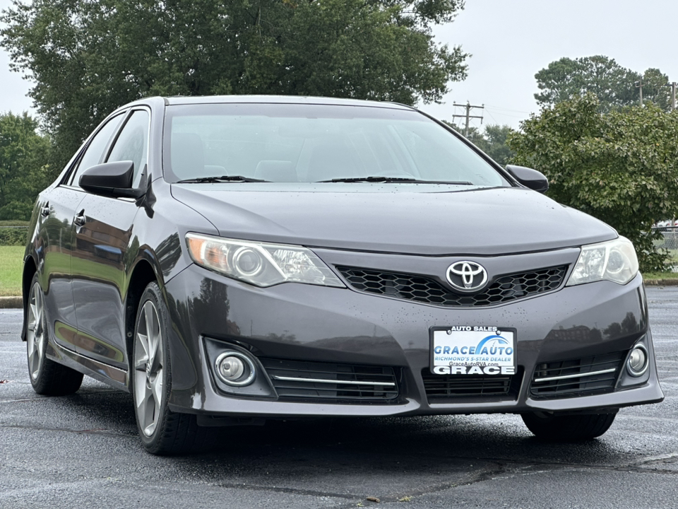 2012 Toyota Camry SE 12