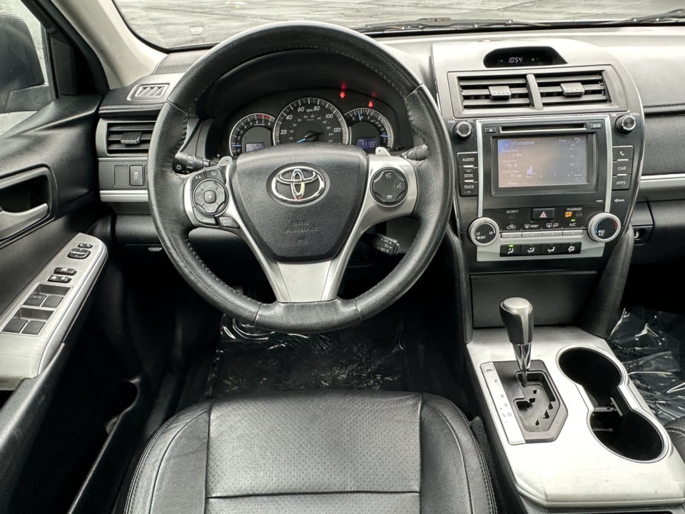 2012 Toyota Camry SE 16