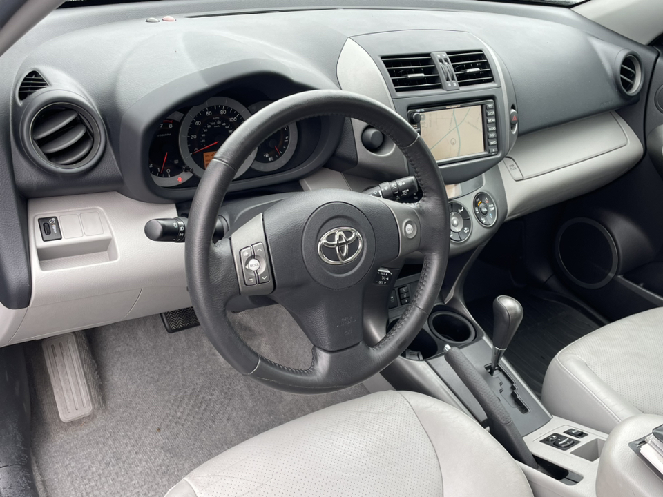 2011 Toyota RAV4  16