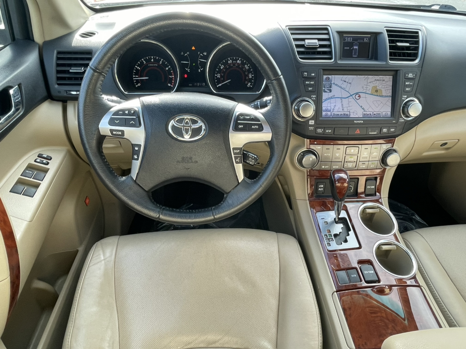 2012 Toyota Highlander Limited 16