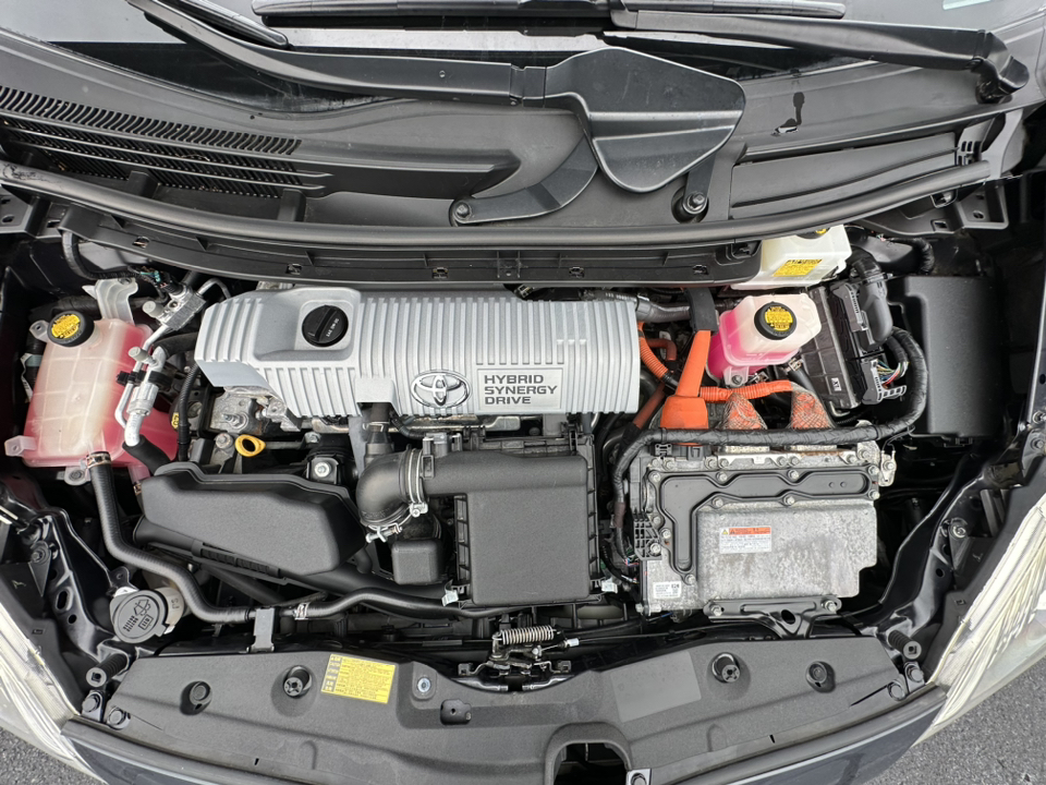 2012 Toyota Prius One 27