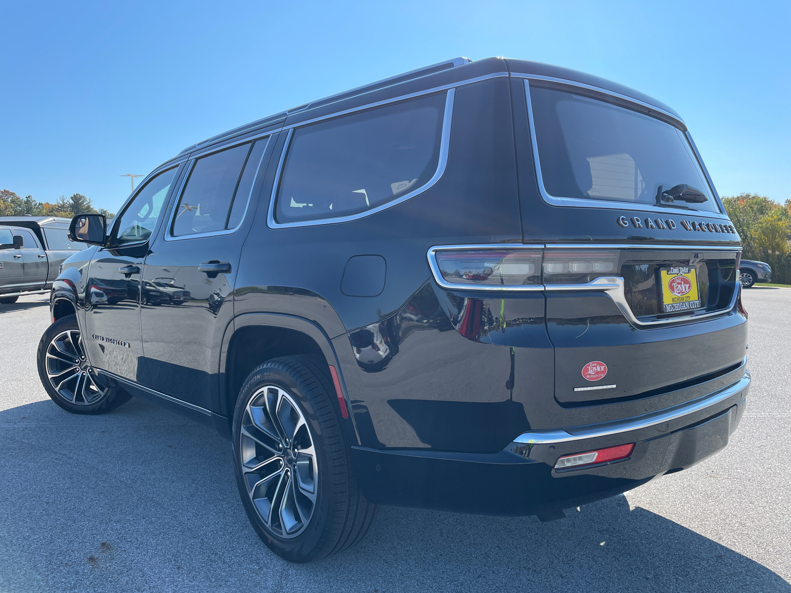 2023 Jeep Grand Wagoneer Series III 6