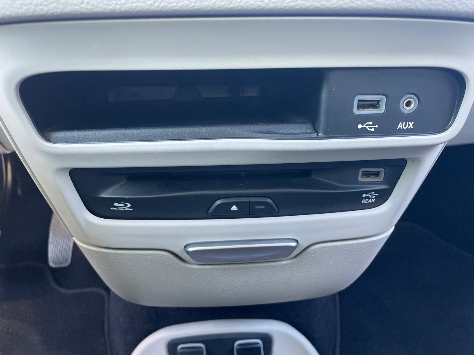2019 Chrysler Pacifica Touring L Plus 18