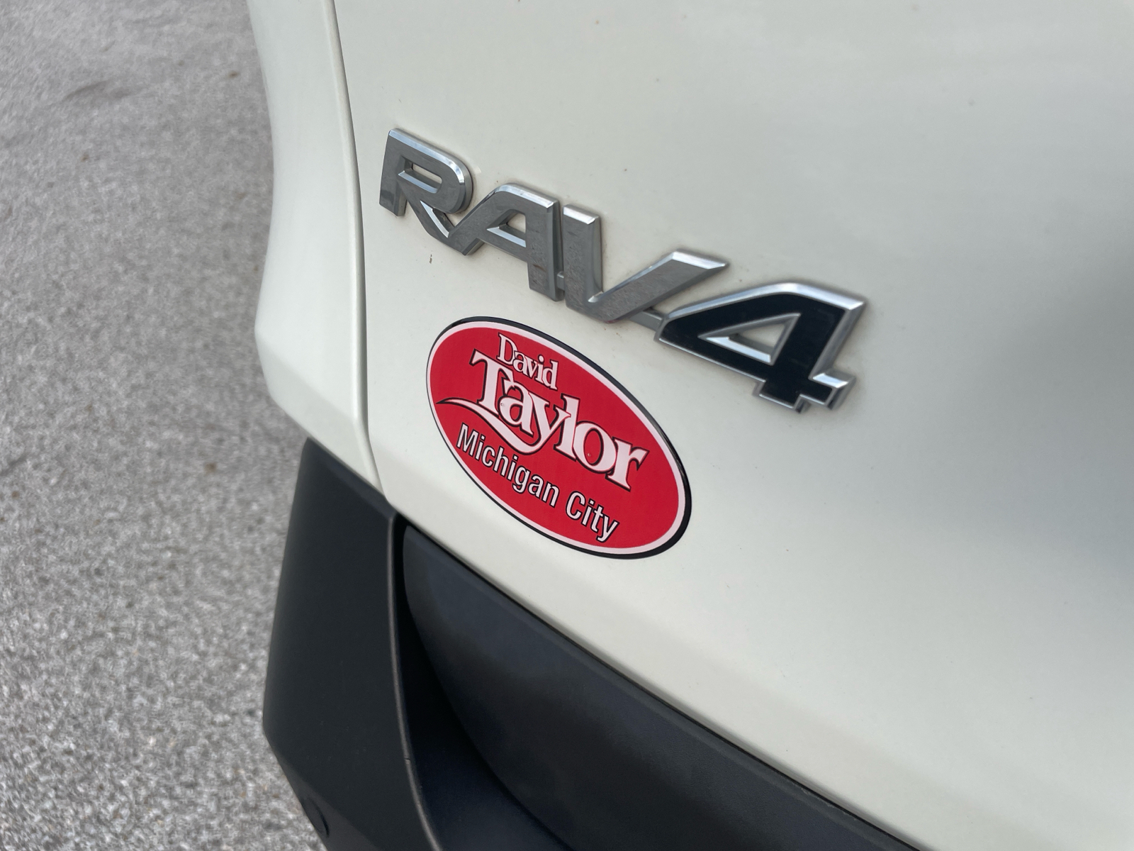 2019 Toyota RAV4 Limited 43