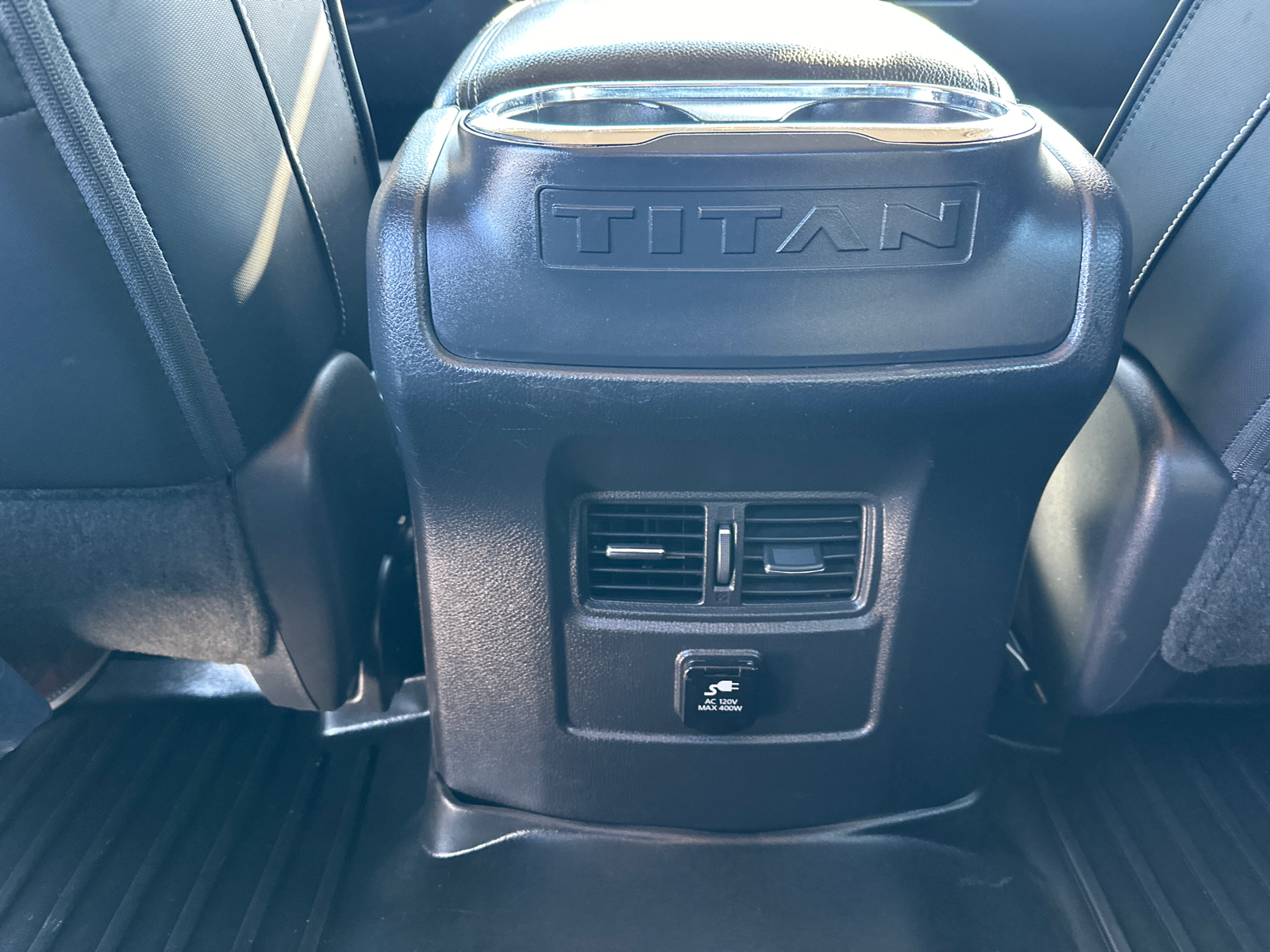 2017 Nissan Titan PRO-4X 34