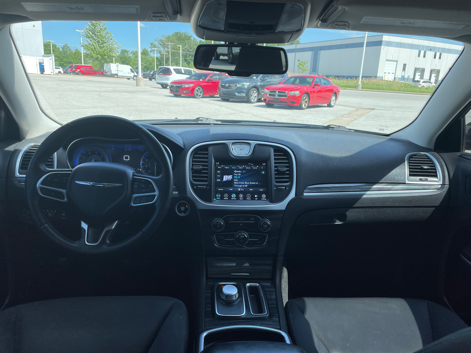 2018 Chrysler 300 Touring 33
