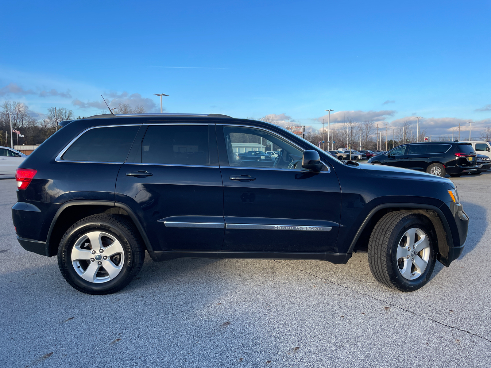 2011 Jeep Grand Cherokee Laredo 2