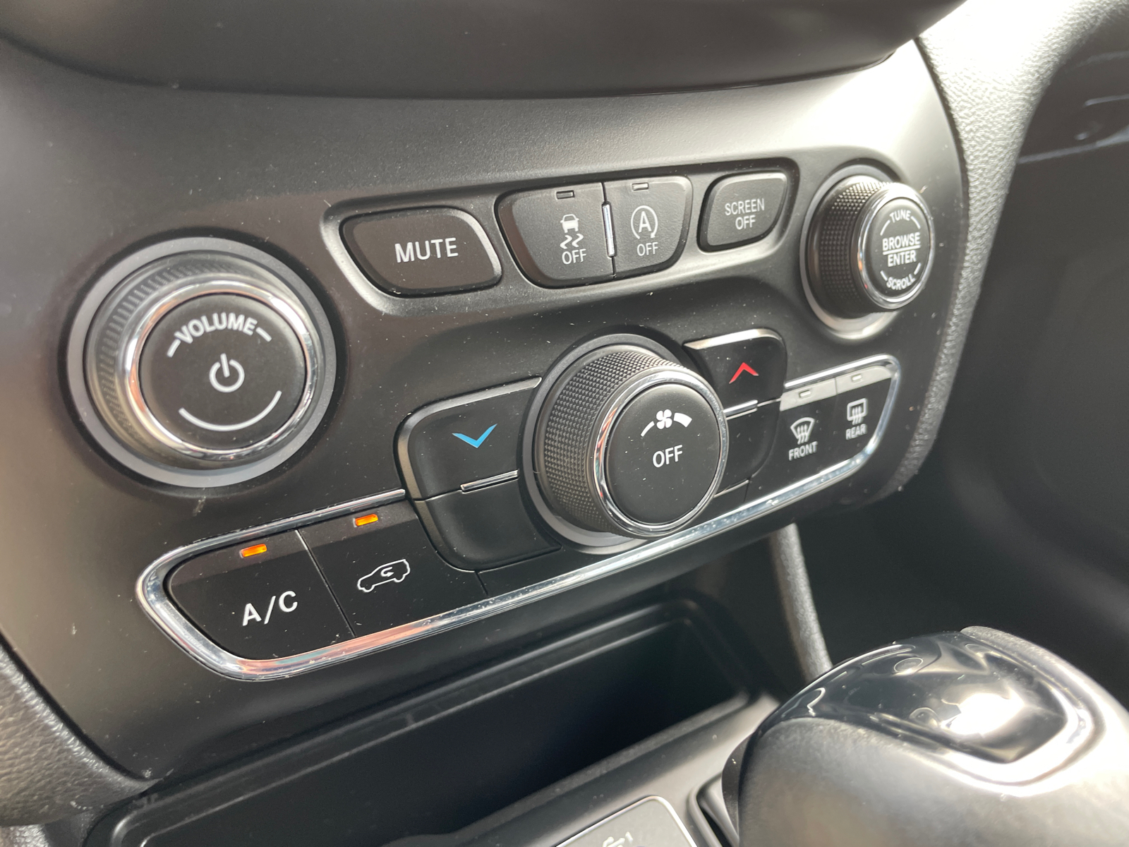 2019 Jeep Cherokee Latitude Plus 17