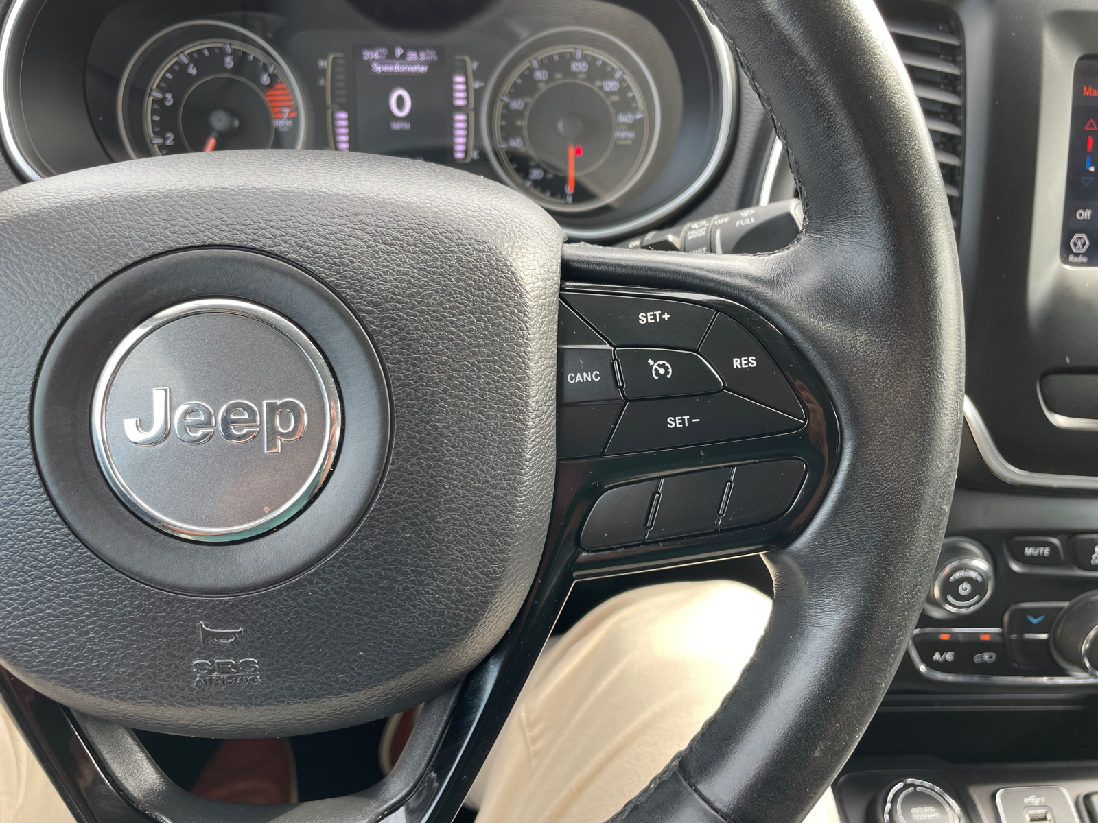 2019 Jeep Cherokee Latitude Plus 22