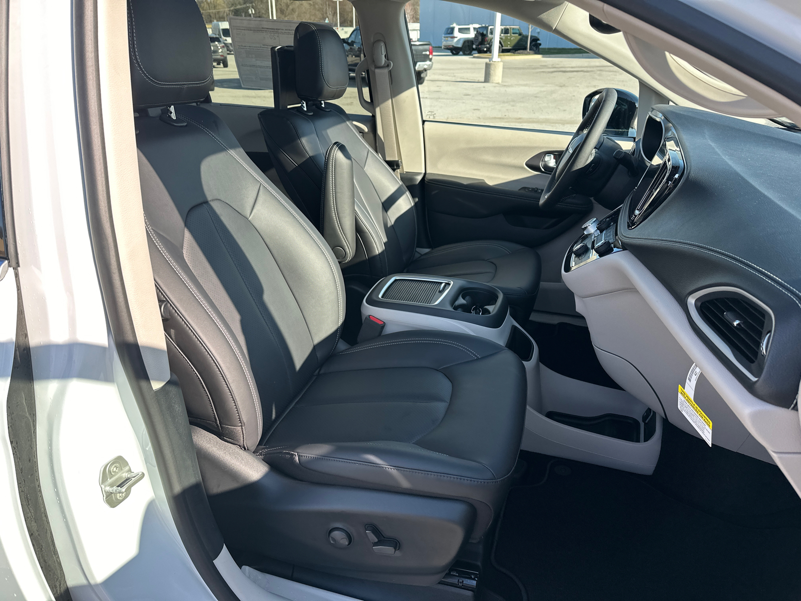 2024 Chrysler Pacifica Touring L 43
