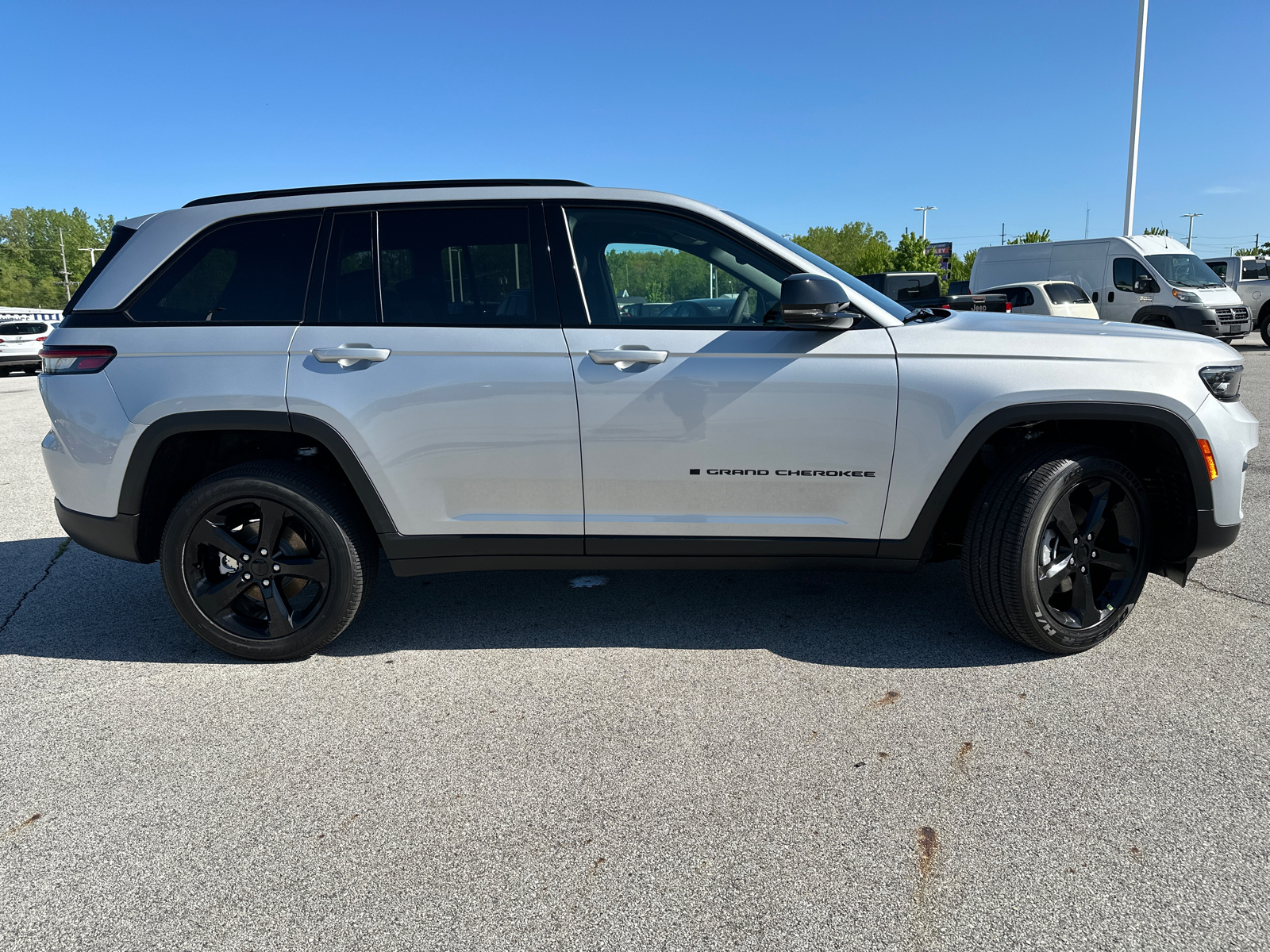 2024 Jeep Grand Cherokee Altitude 3