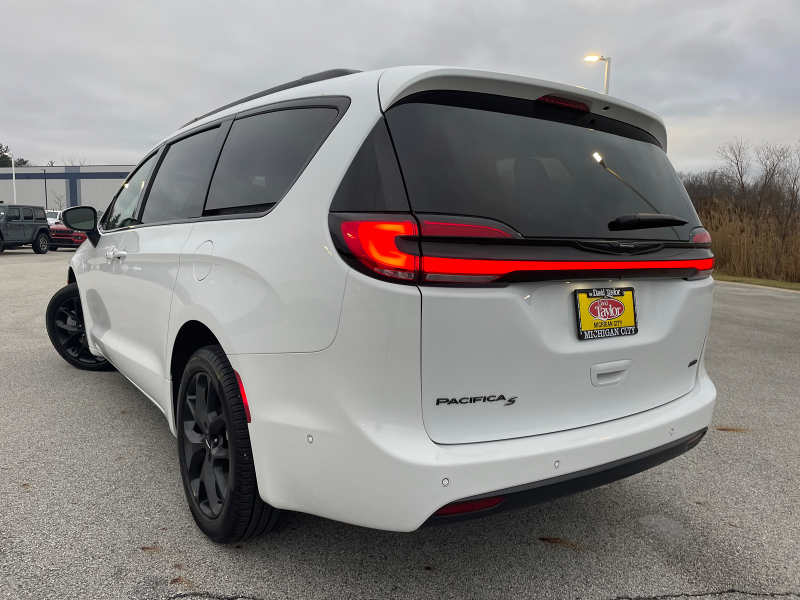 2023 Chrysler Pacifica Touring L 5