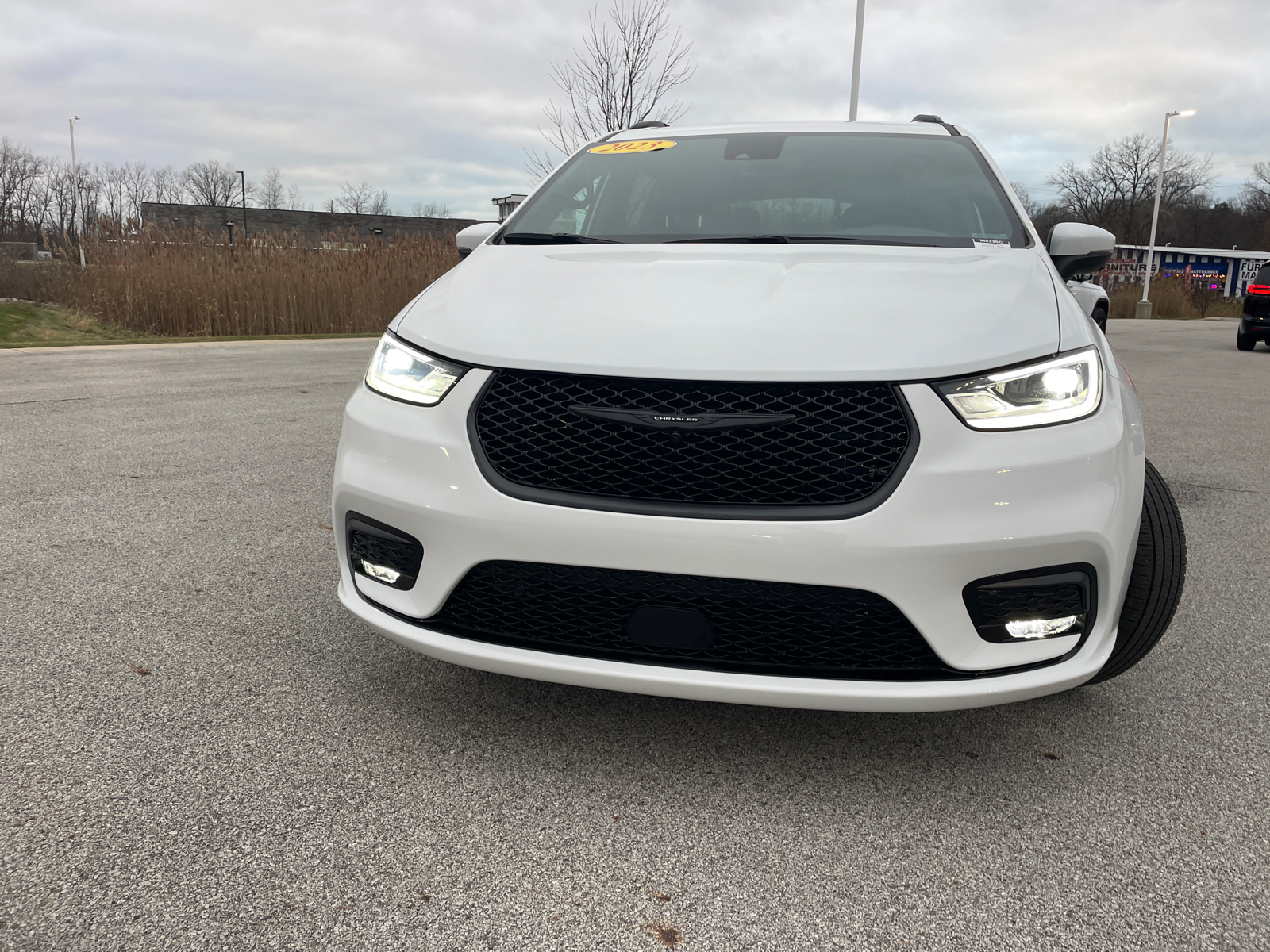 2023 Chrysler Pacifica Touring L 8