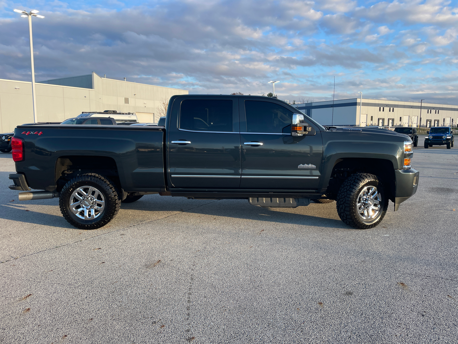 2018 Chevrolet Silverado 3500HD High Country 4WD Crew Cab 153.7 2