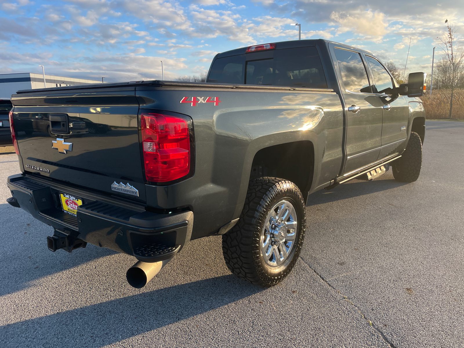 2018 Chevrolet Silverado 3500HD High Country 4WD Crew Cab 153.7 3