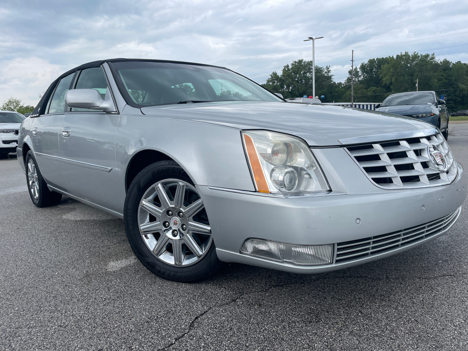 2011 Cadillac DTS Premium 2