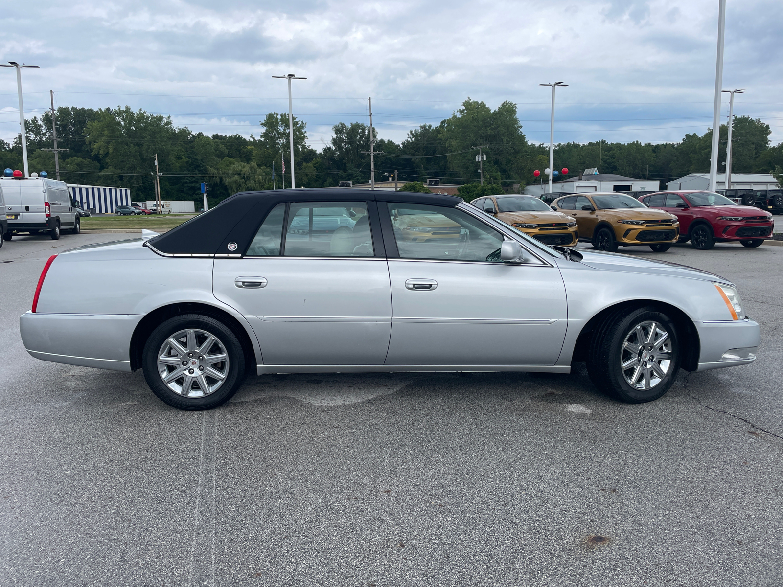 2011 Cadillac DTS Premium 3