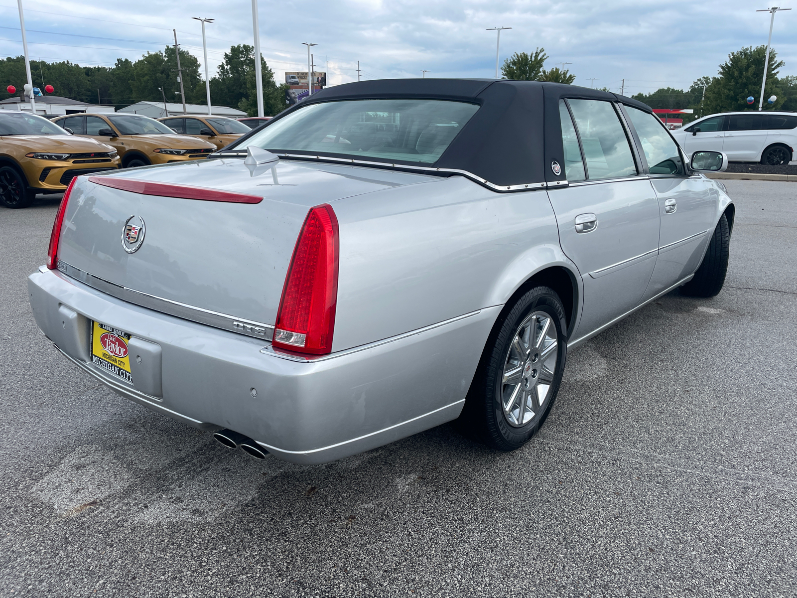 2011 Cadillac DTS Premium 4