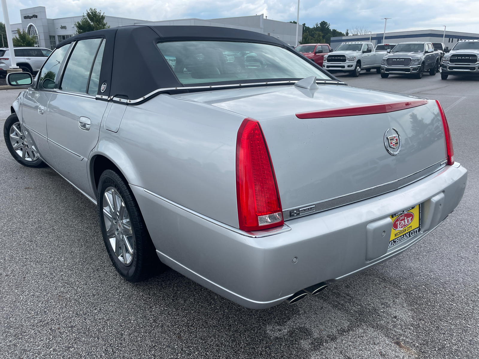 2011 Cadillac DTS Premium 6