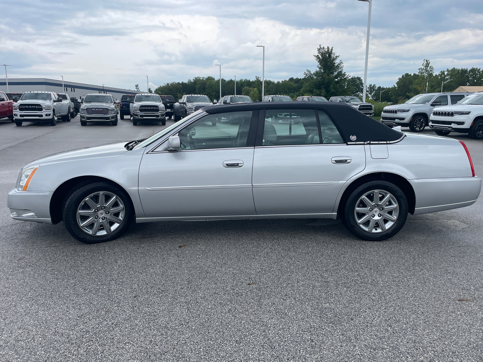 2011 Cadillac DTS Premium 7