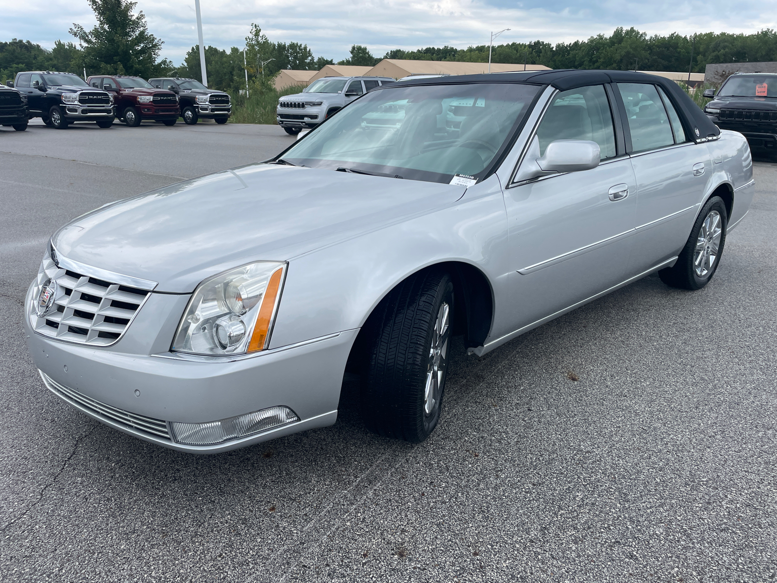 2011 Cadillac DTS Premium 8